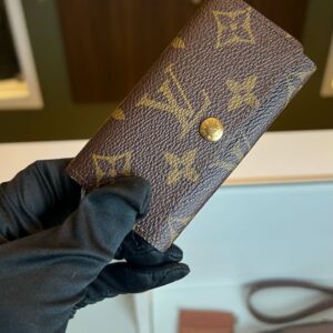 louis vuitton 4 key chain wallet