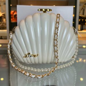 Chanel Minaudière schelp clutch