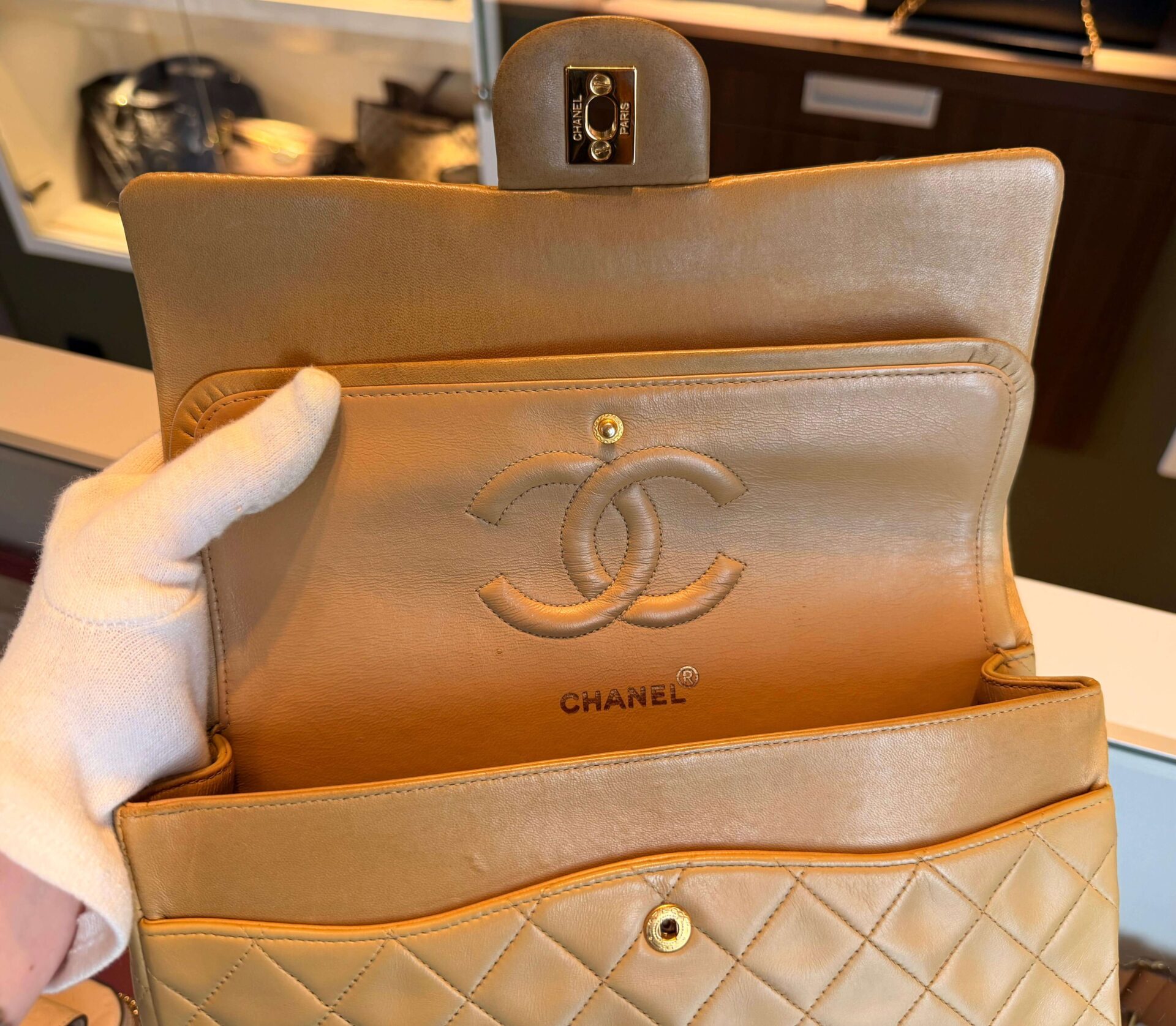 Chanel Classic Medium Double Flap Bag - Afbeelding 10