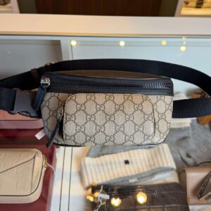 Gucci GG Supreme Monogram belt bag