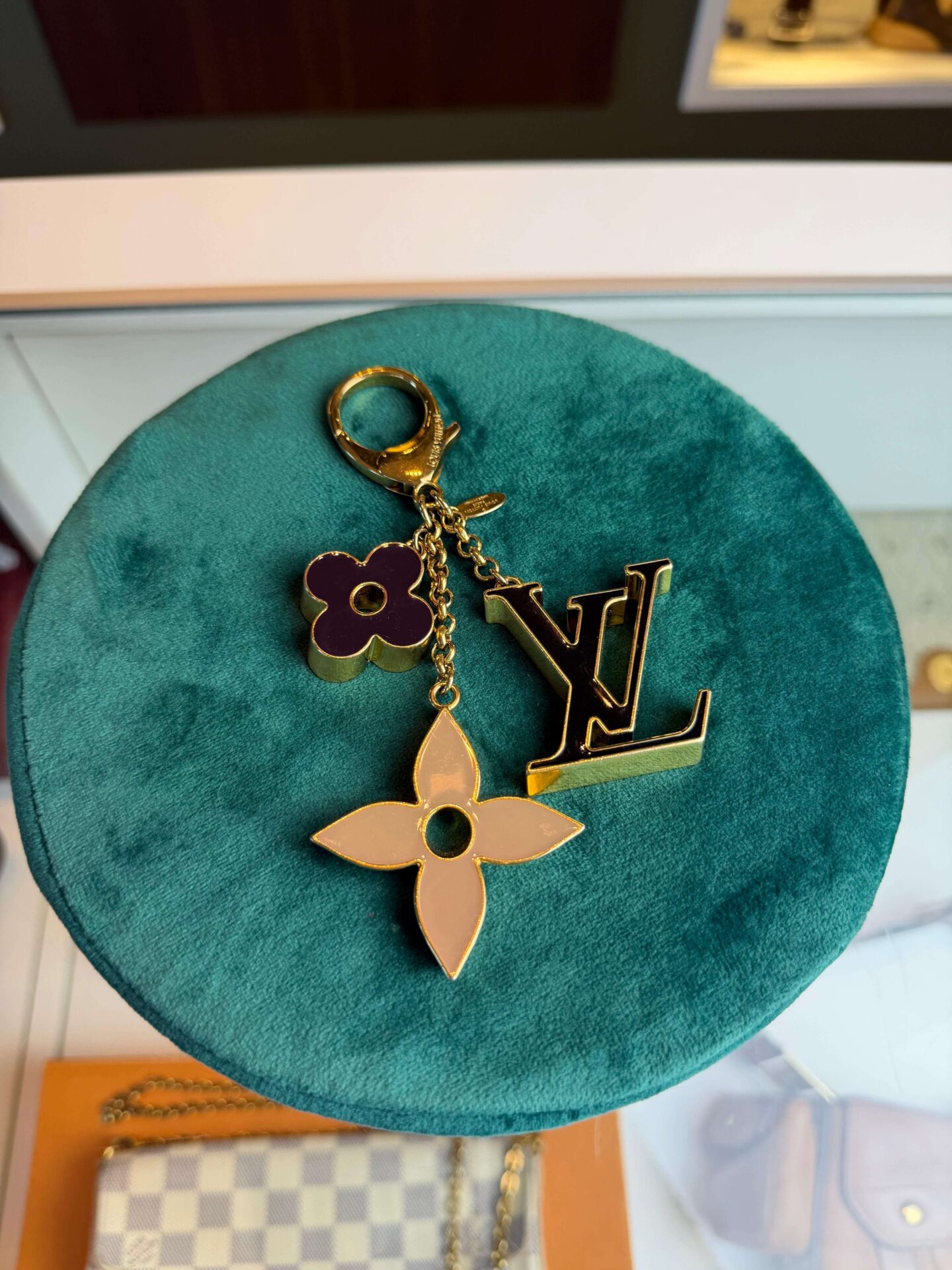 Louis Vuitton Fleur de Monogram sleutelhanger - Afbeelding 4