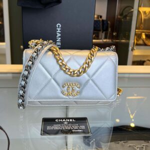 Chanel Wallet on chain 19