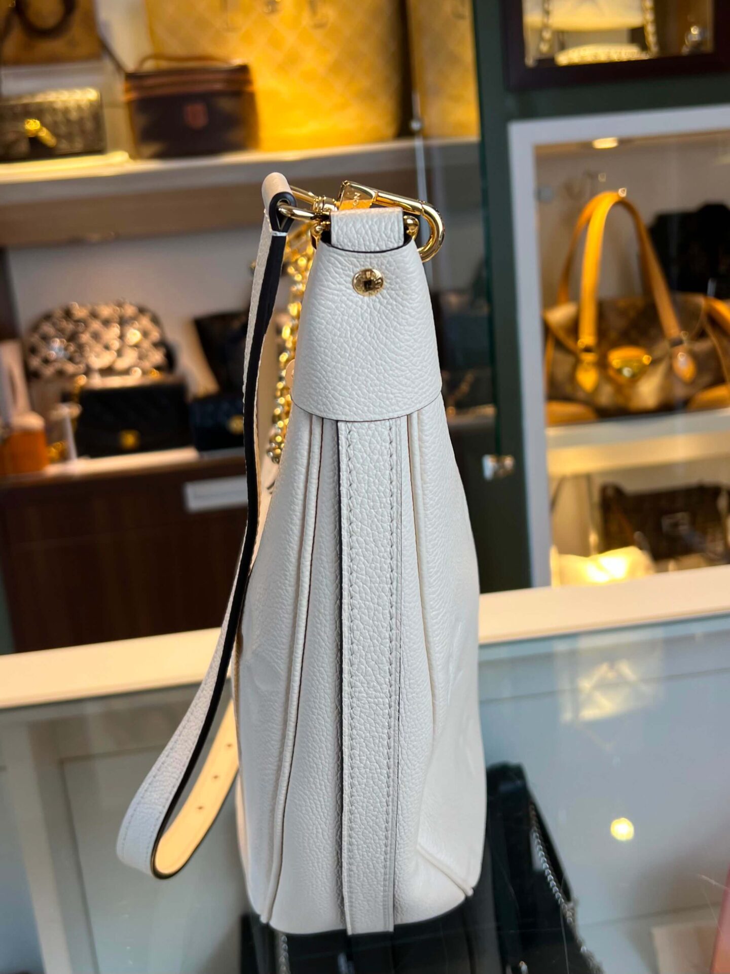 Louis Vuitton Loop Hobo GM - Afbeelding 8