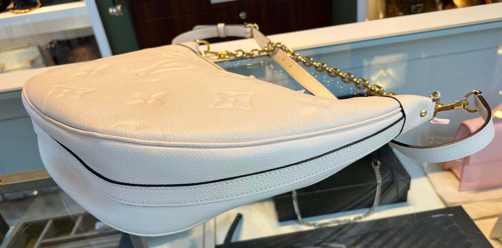 Louis Vuitton Loop Hobo GM - Afbeelding 16