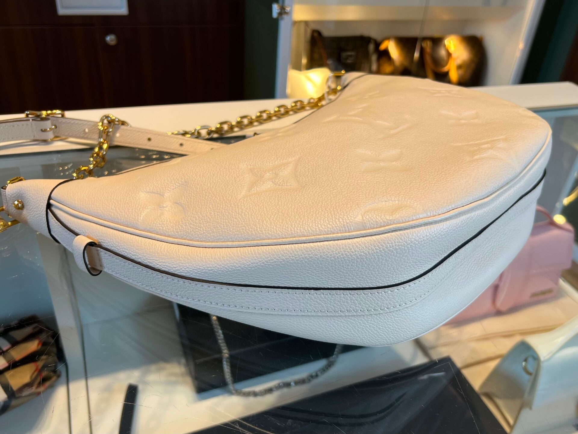Louis Vuitton Loop Hobo GM - Afbeelding 15