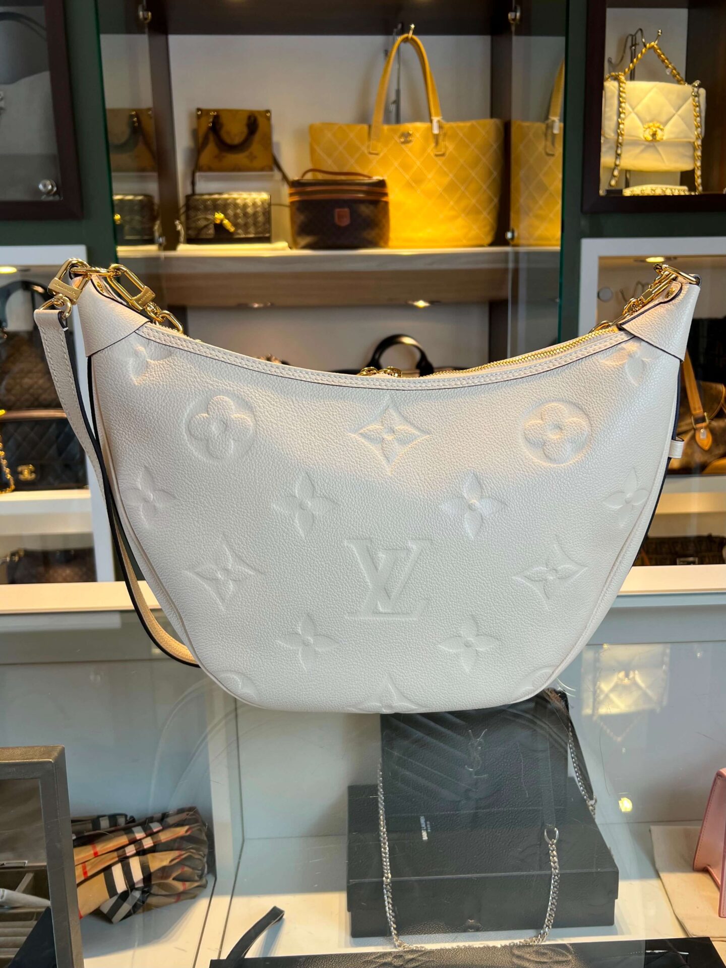 Louis Vuitton Loop Hobo GM - Afbeelding 9