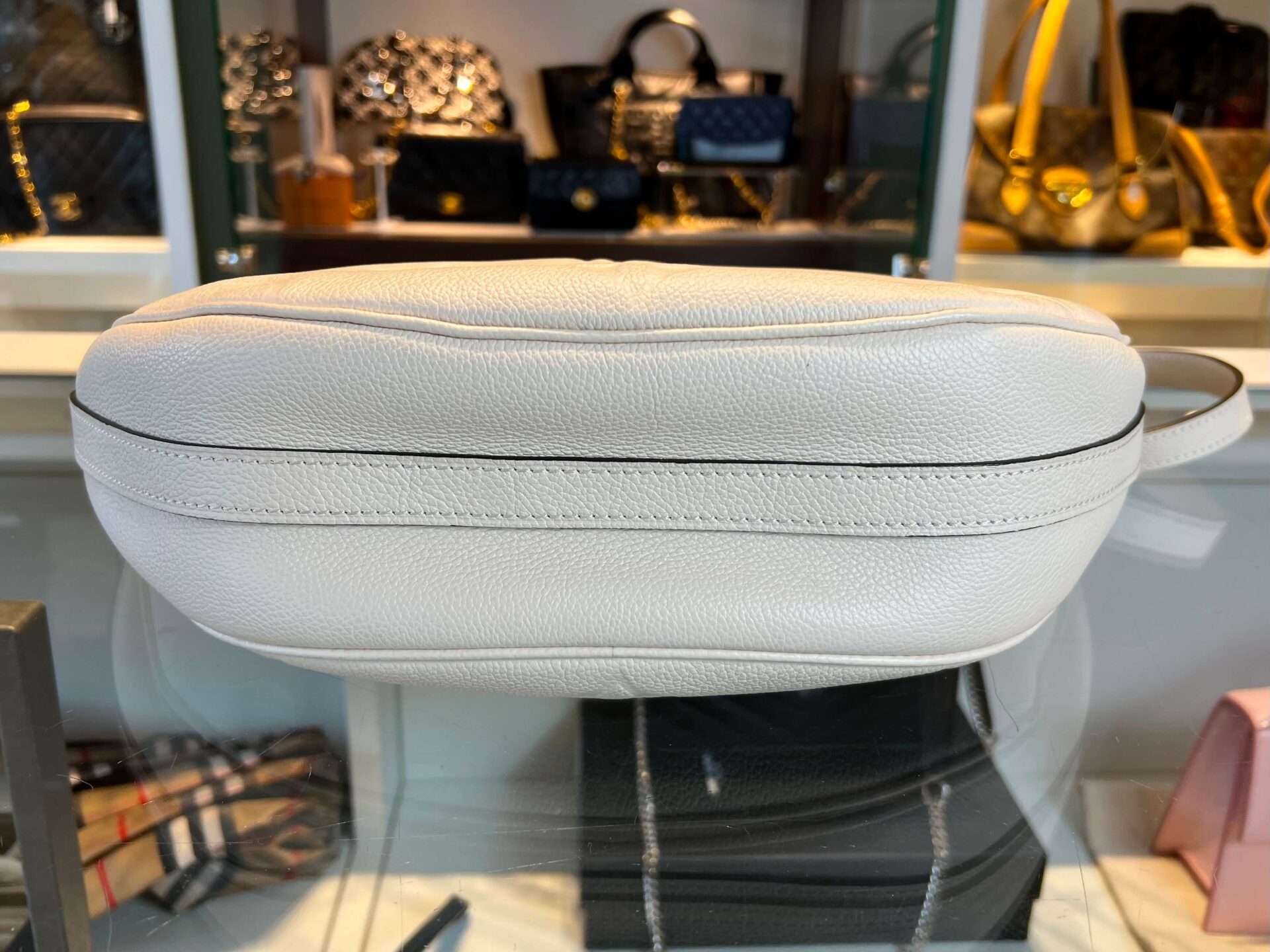 Louis Vuitton Loop Hobo GM - Afbeelding 11