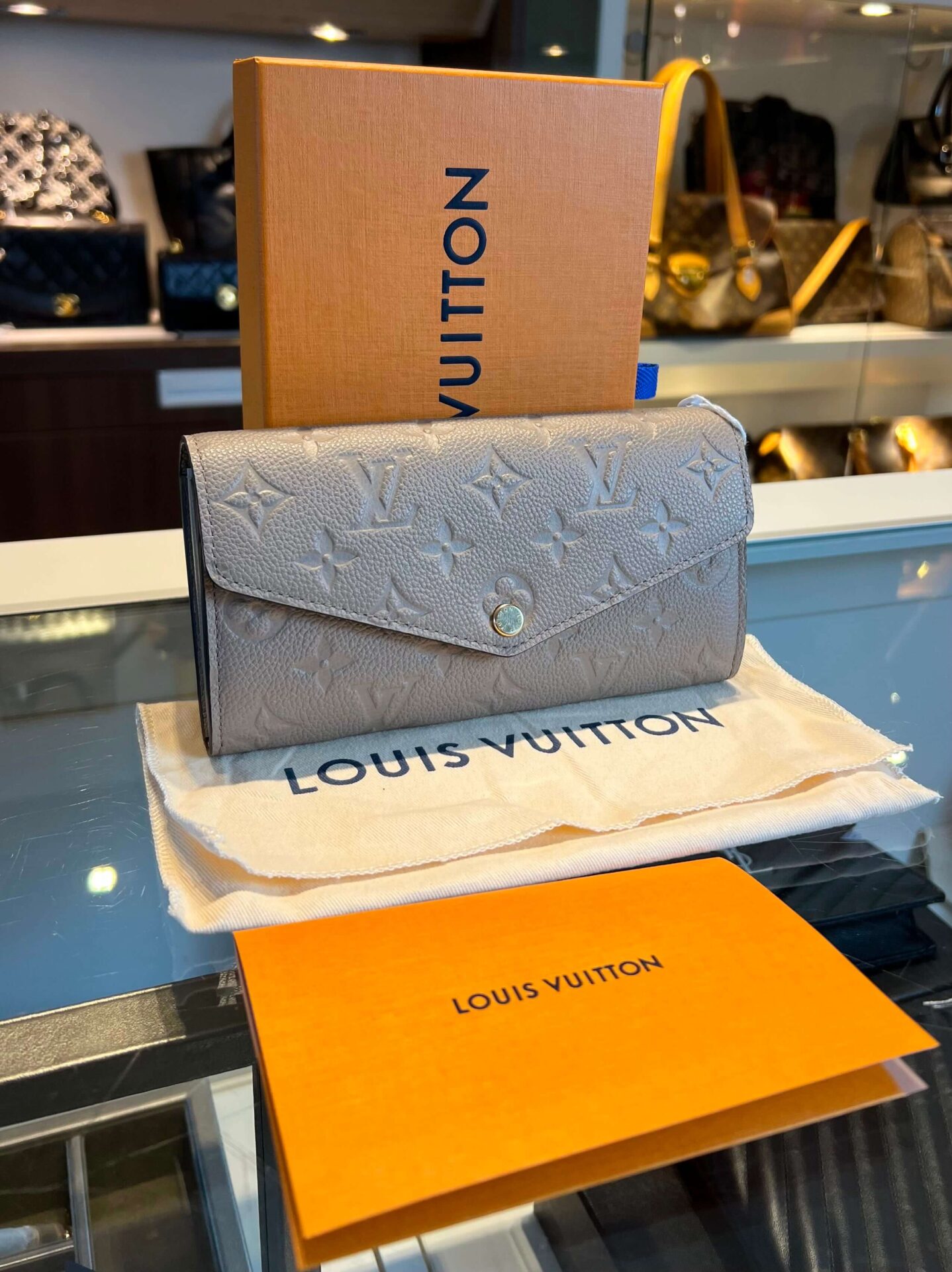 Louis Vuitton Sarah Wallet - Afbeelding 2