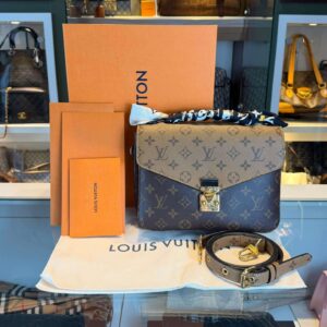 louis vuitton pochette metis reverse
