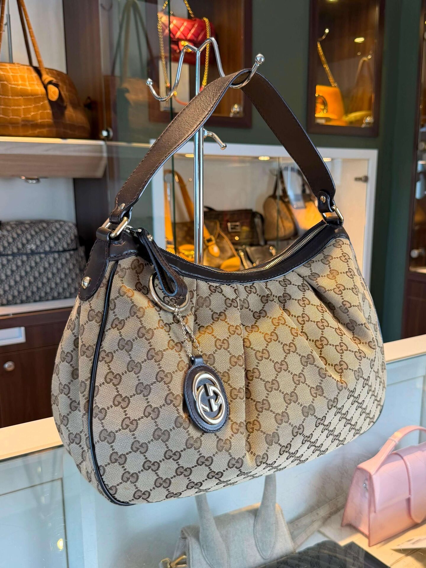 Gucci Sukey Medium Hobo Bag - Afbeelding 2