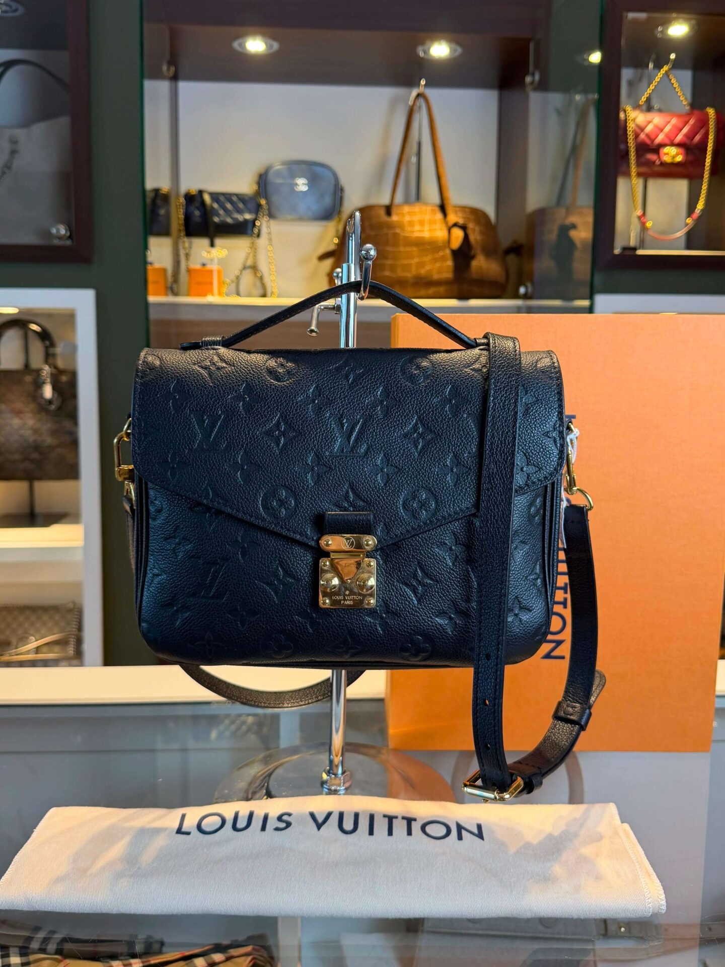 Louis Vuitton Pochette Métis