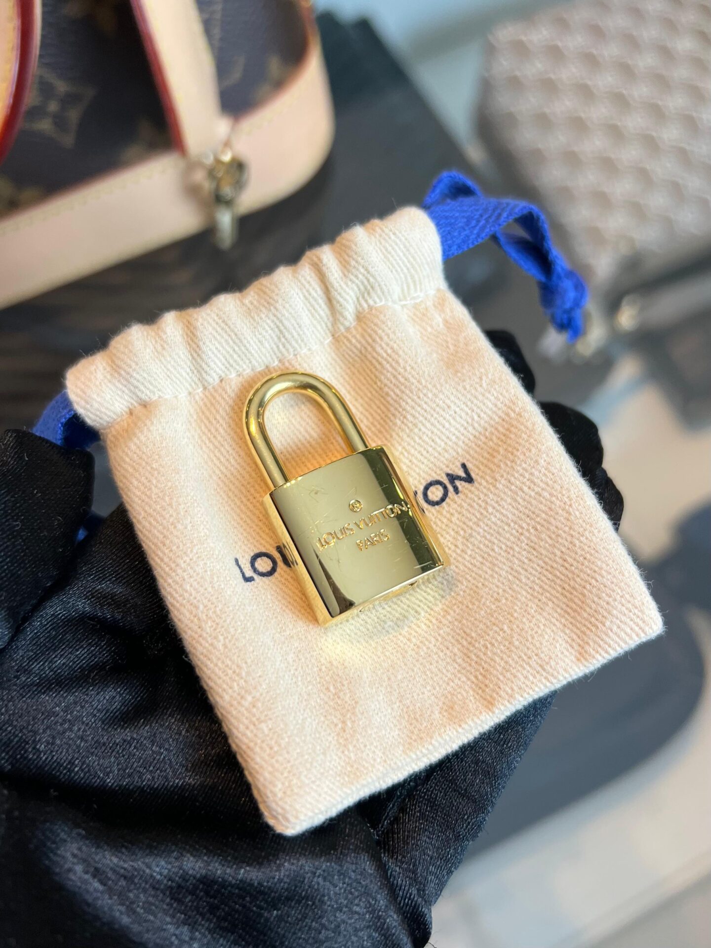 Louis Vuitton Alma BB monogram - Afbeelding 18