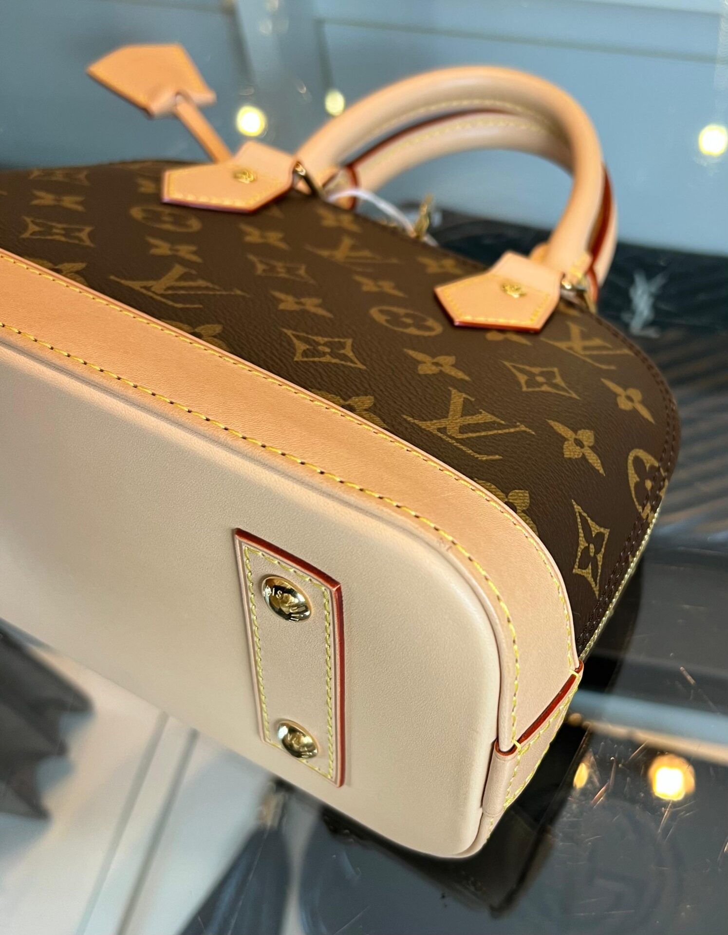 Louis Vuitton Alma BB monogram - Afbeelding 10