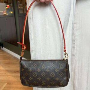 Vachetta leather shoulder strap