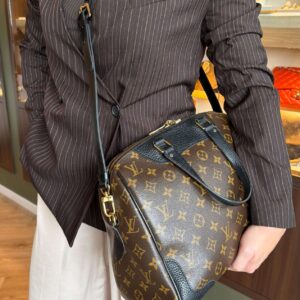 Vachetta leather crossbody strap | black